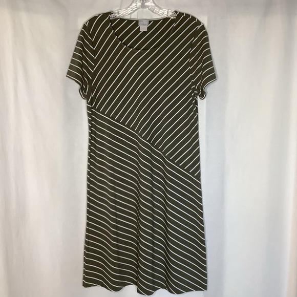 👗 2/$25 Chico’s Slimming Diagonally Striped Dress Chico’s Sz 1 = M/8 - Picture 9 of 10